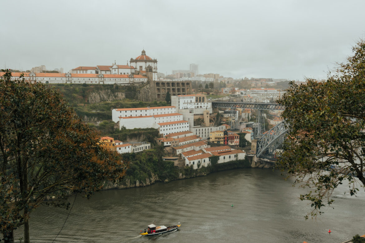 W smutnym kolorze blue. Porto
